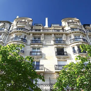 Outstanding 2 Bedrooms With A Terrific Eiffel Tower View Appartement